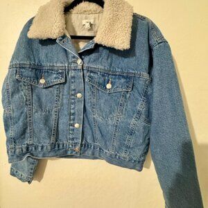Forever 21 Crop Denim Jacket Size M